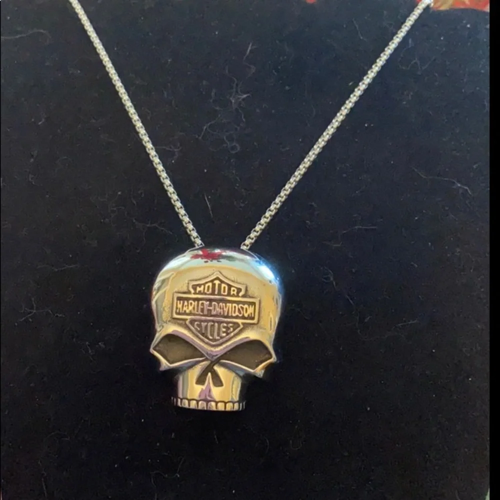 - Limited! HD Skull Necklace - Picture 4 of 4